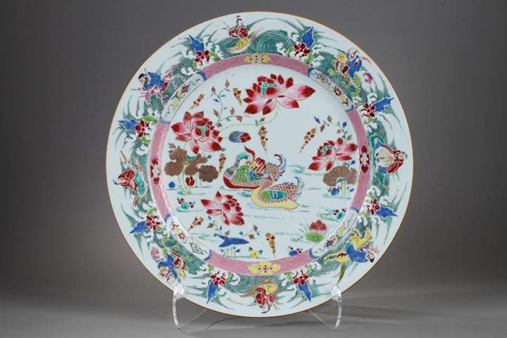 Large dish famille rose porcelain decorated with ducks in the center and eight immortals on the edge
